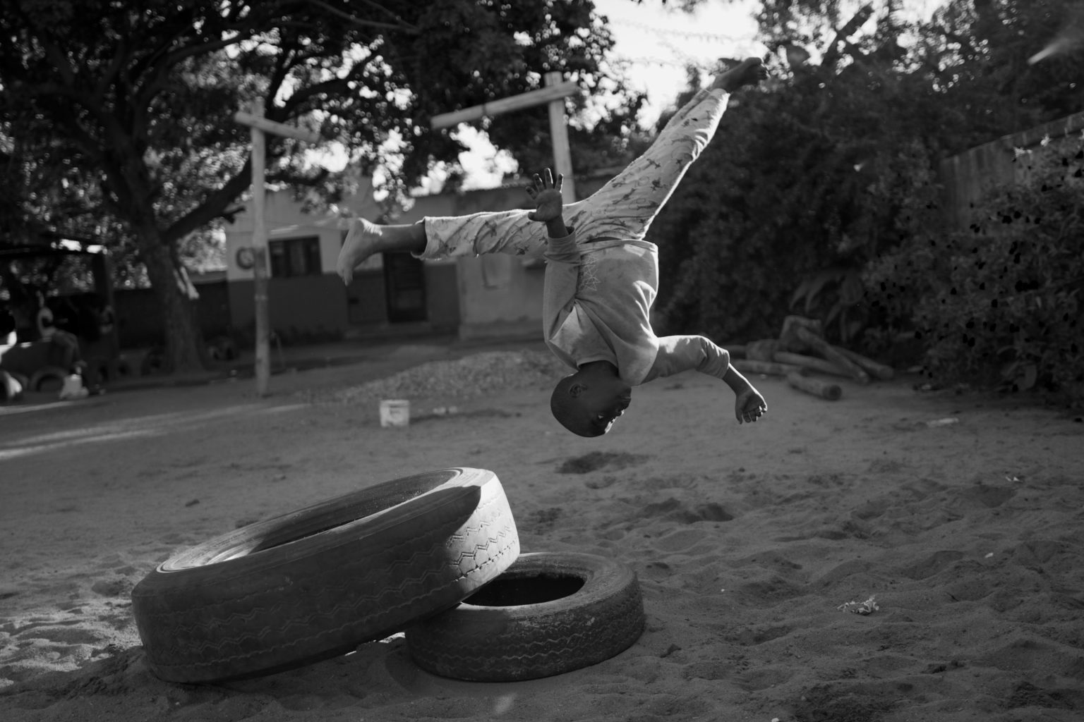 Vês Isto!" (Watch this!) (Matola Rio, Maputo, Mozambique) by Ben Aijian '16